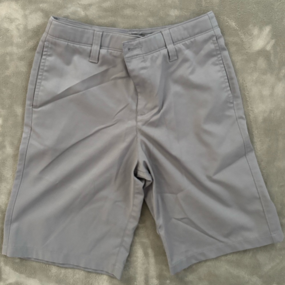Under Armour boy’s Gray Shorts